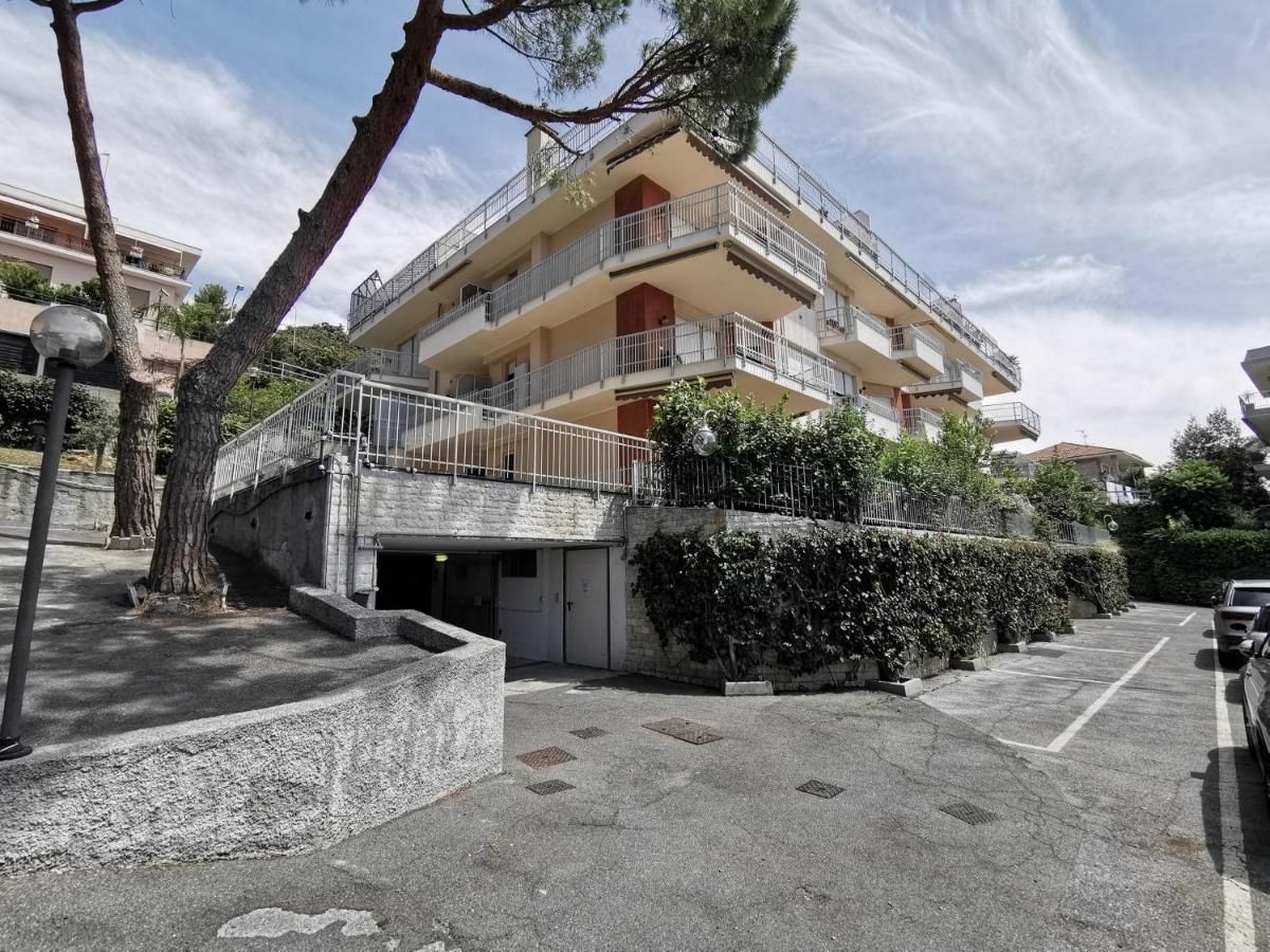 Wh - Appartamento Siccardi In Zona Residenziale Con Posto Auto Sanremo Exterior photo